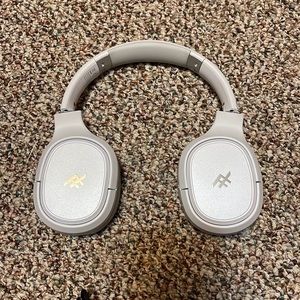 Wireless headphones